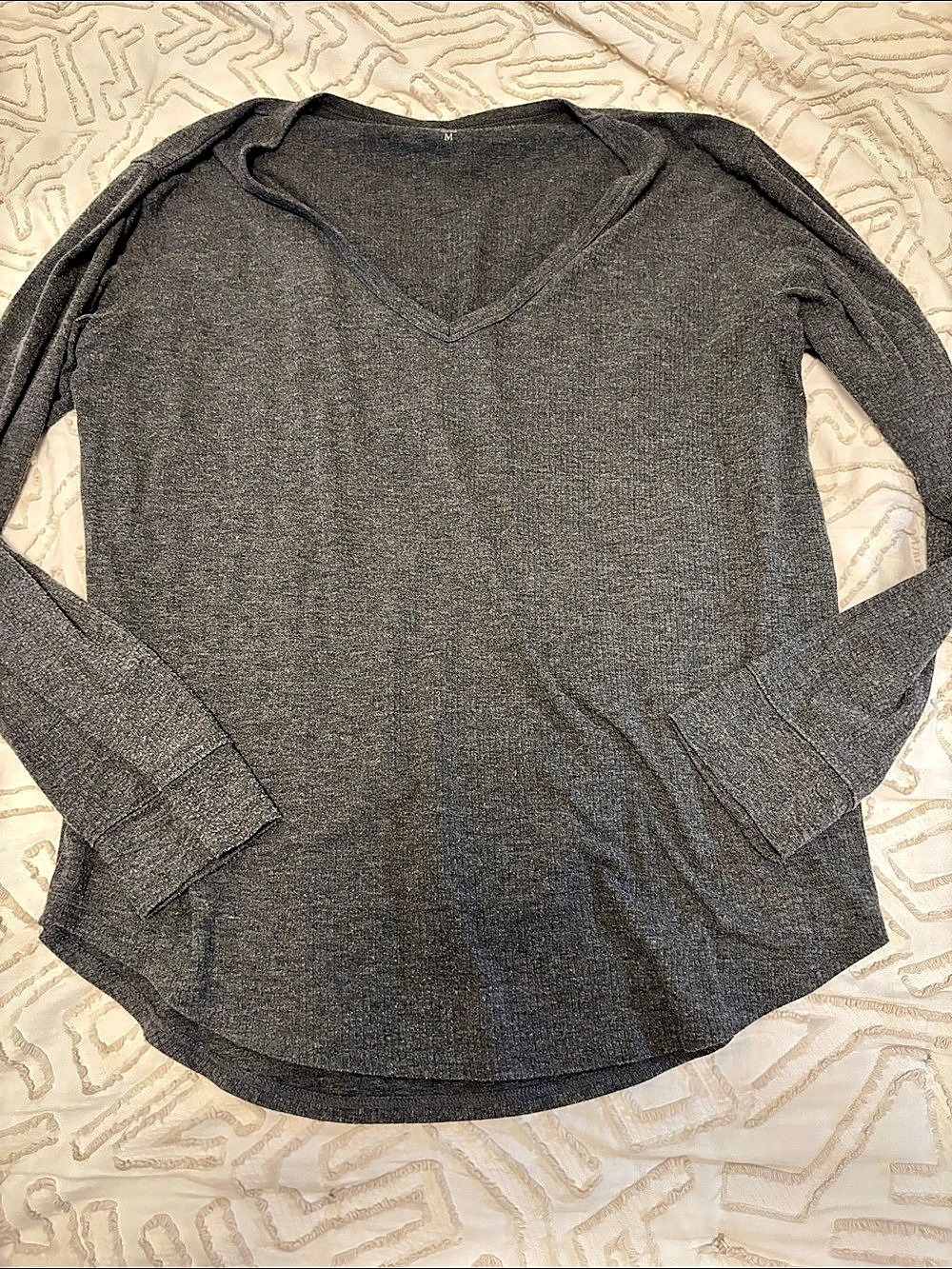 Love by Gap Long Sleeve V-Neck in Gray Size Medium